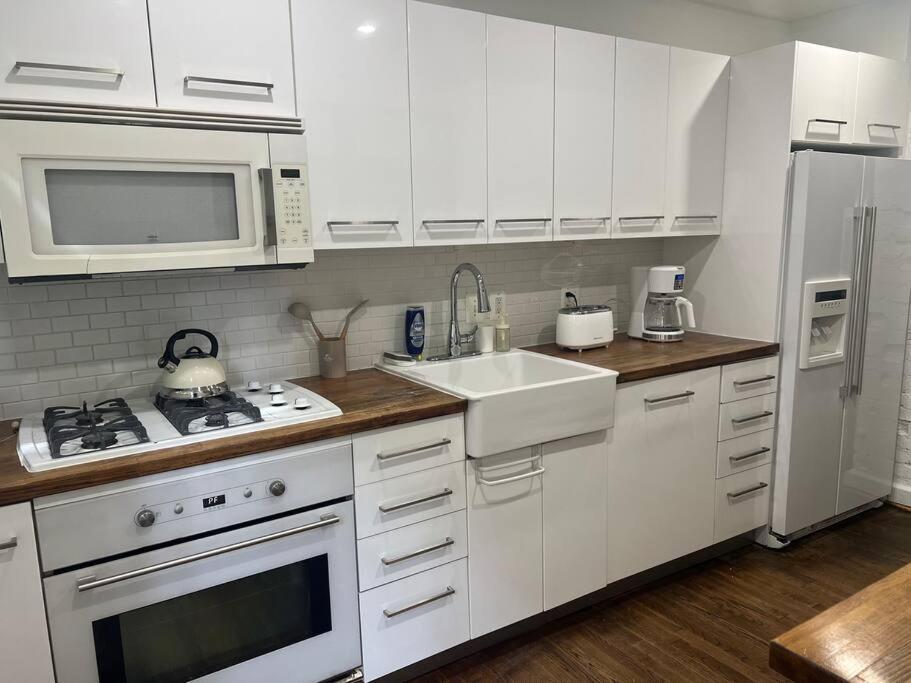 3-Bedroom House With Cute Patio Explore Dc On Foot Washington Ngoại thất bức ảnh