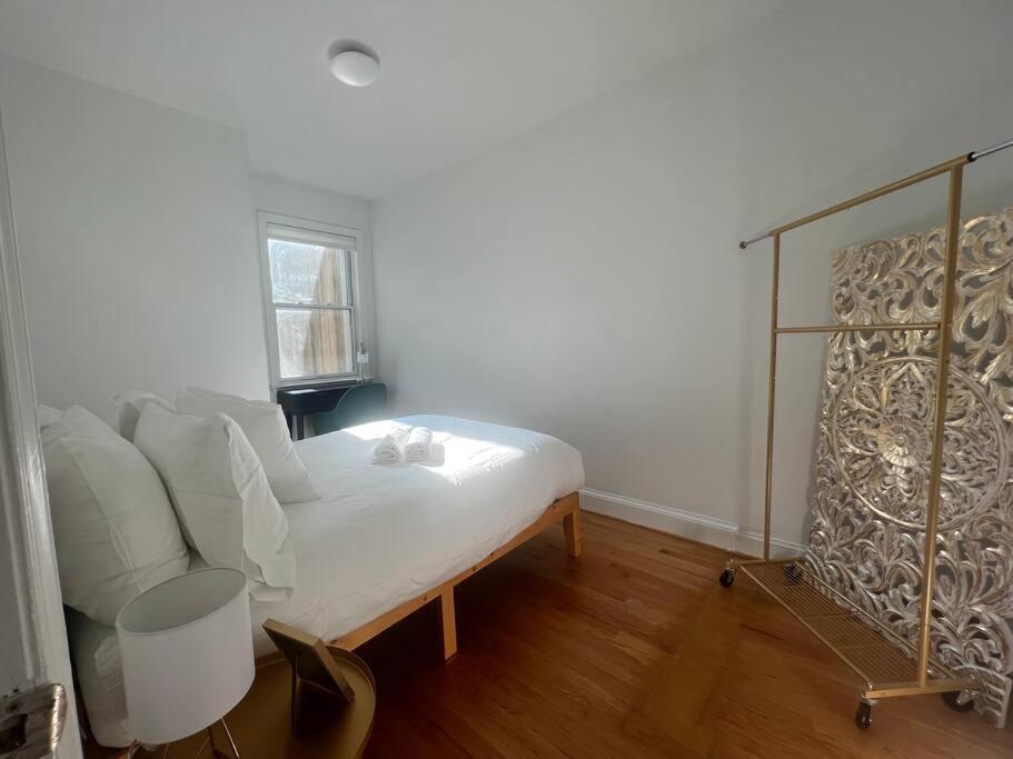 3-Bedroom House With Cute Patio Explore Dc On Foot Washington Ngoại thất bức ảnh