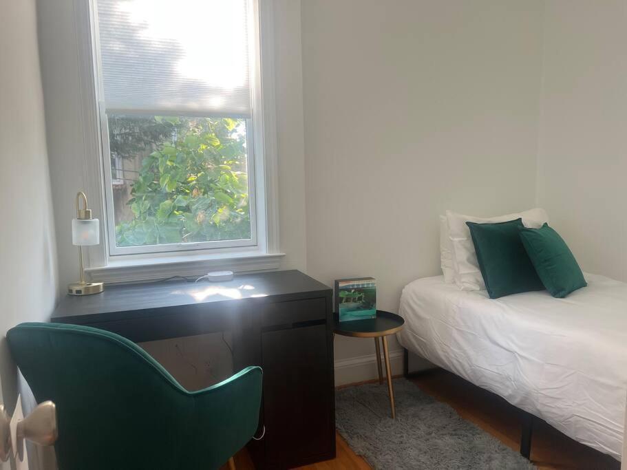 3-Bedroom House With Cute Patio Explore Dc On Foot Washington Ngoại thất bức ảnh